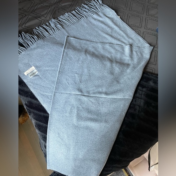 Cashmere touch scarf- super soft - brand new in bag - Picture 2 of 4